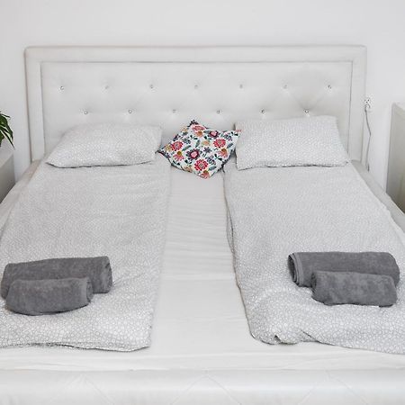 Sunshine Parkside Hideaway - 3 Bedroom - By Upstairs كراكوفيا المظهر الخارجي الصورة