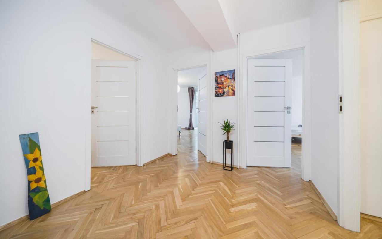 Sunshine Parkside Hideaway - 3 Bedroom - By Upstairs كراكوفيا المظهر الخارجي الصورة