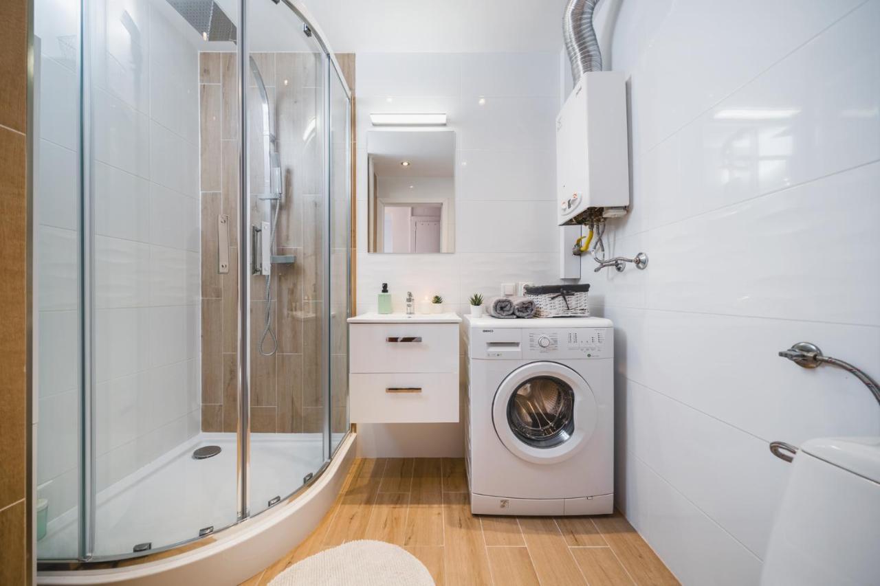 Sunshine Parkside Hideaway - 3 Bedroom - By Upstairs كراكوفيا المظهر الخارجي الصورة